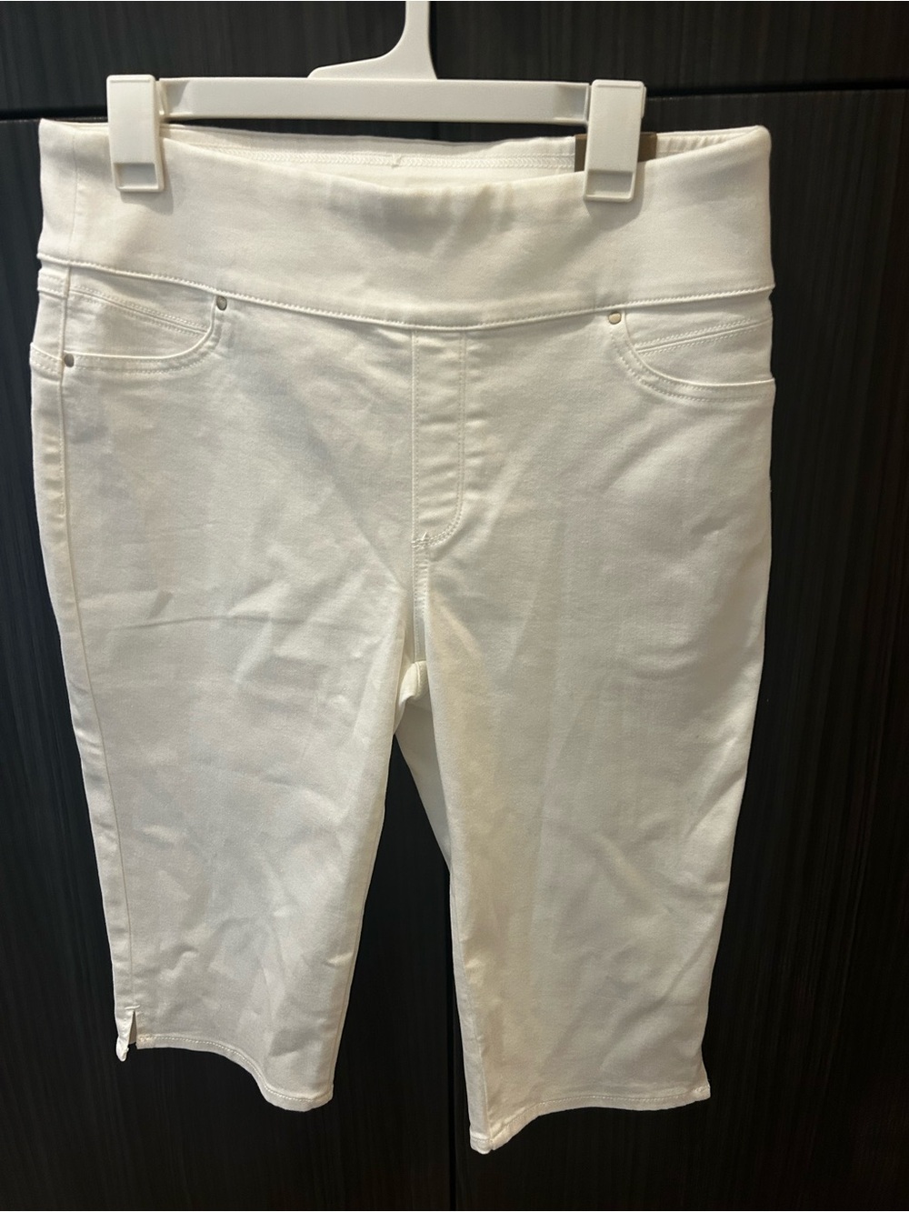 NWT chicos jegging capris